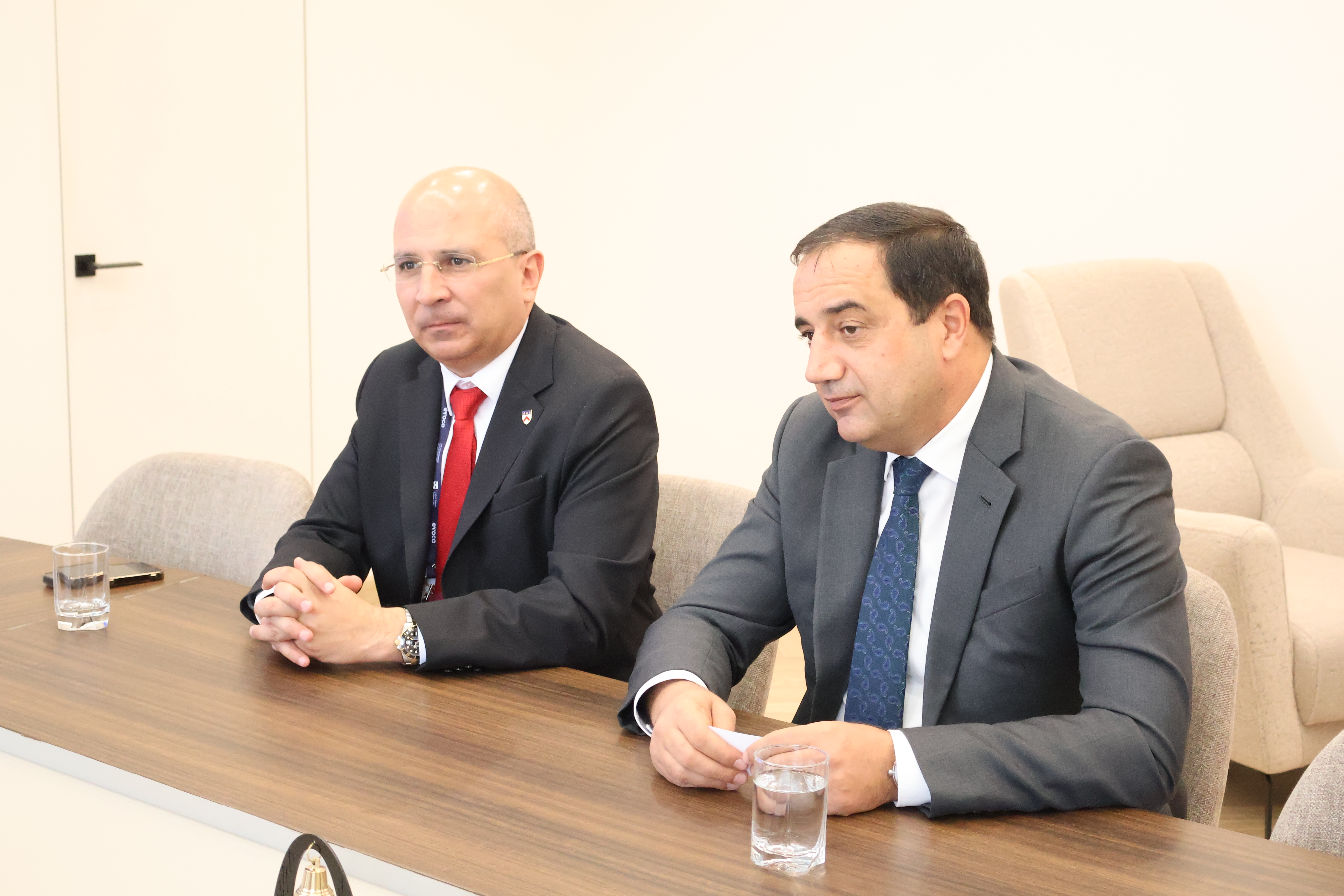 ՀԲՄ նախագահ Դանիել Ազատյանն ընդունել է Սըր Հովարդ Դևիսին։